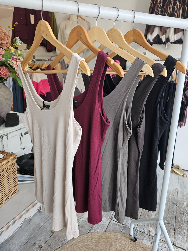 Zara Plain vest (various colours)