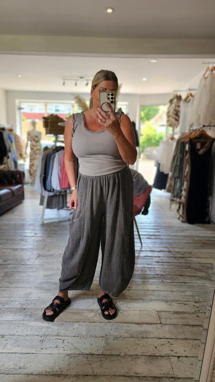HARPER LINEN BLEND BARREL TROUSER IN TRUFFLE
