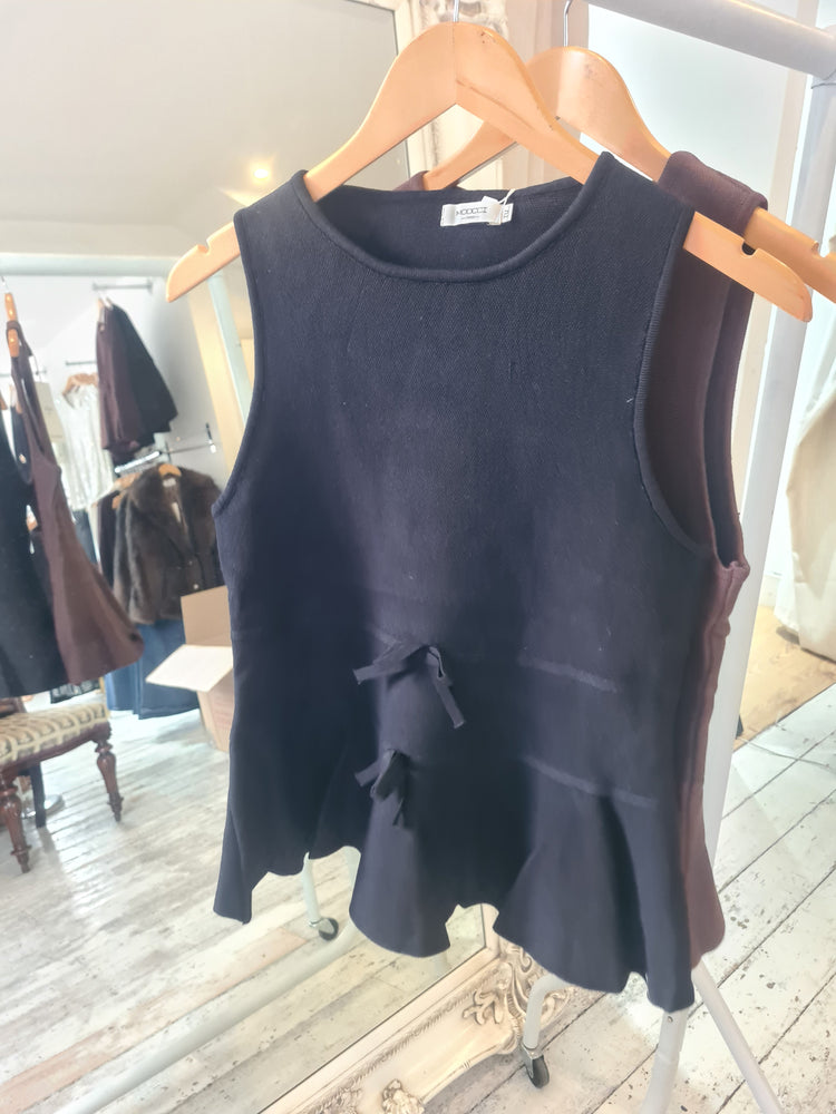 Livvy bow detail knitted peplum top in black