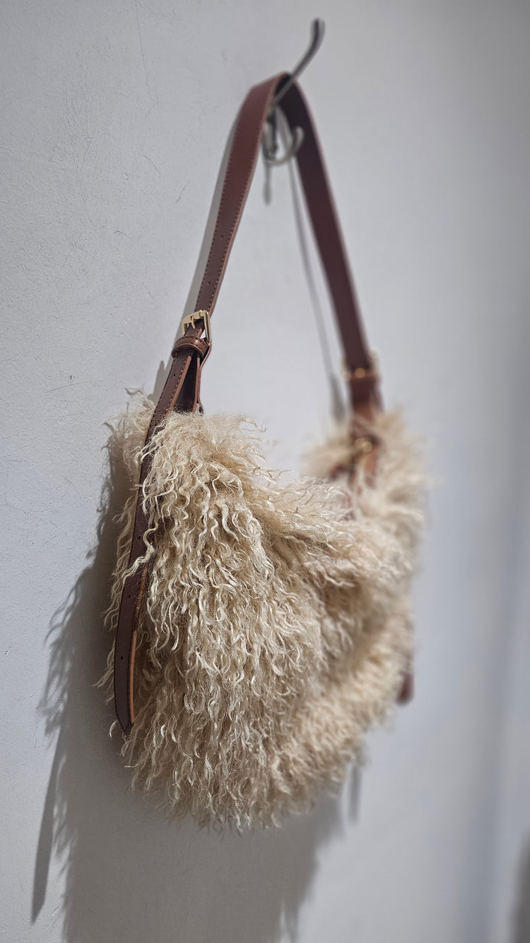 Tia Fluffy bag in beige