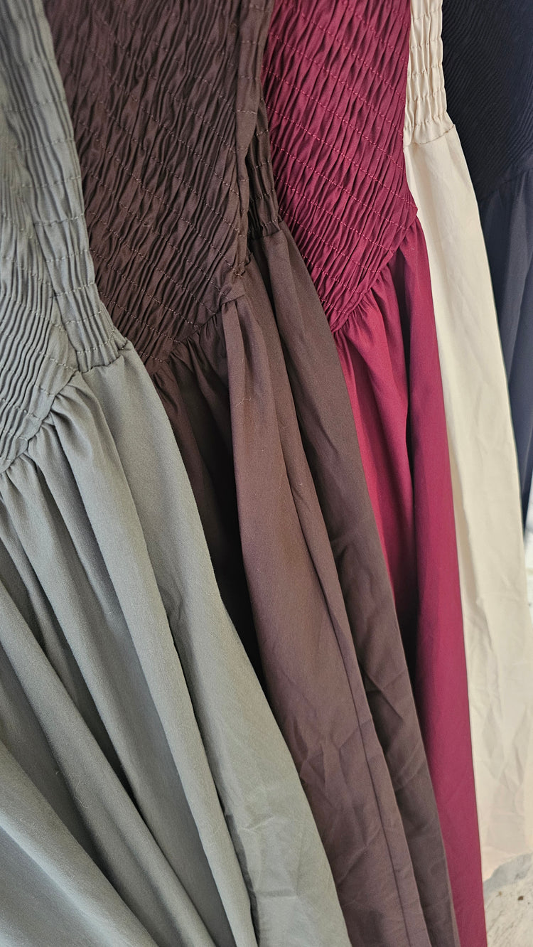 EVIE COTTON SHIRRED MIDAXI IN WINE