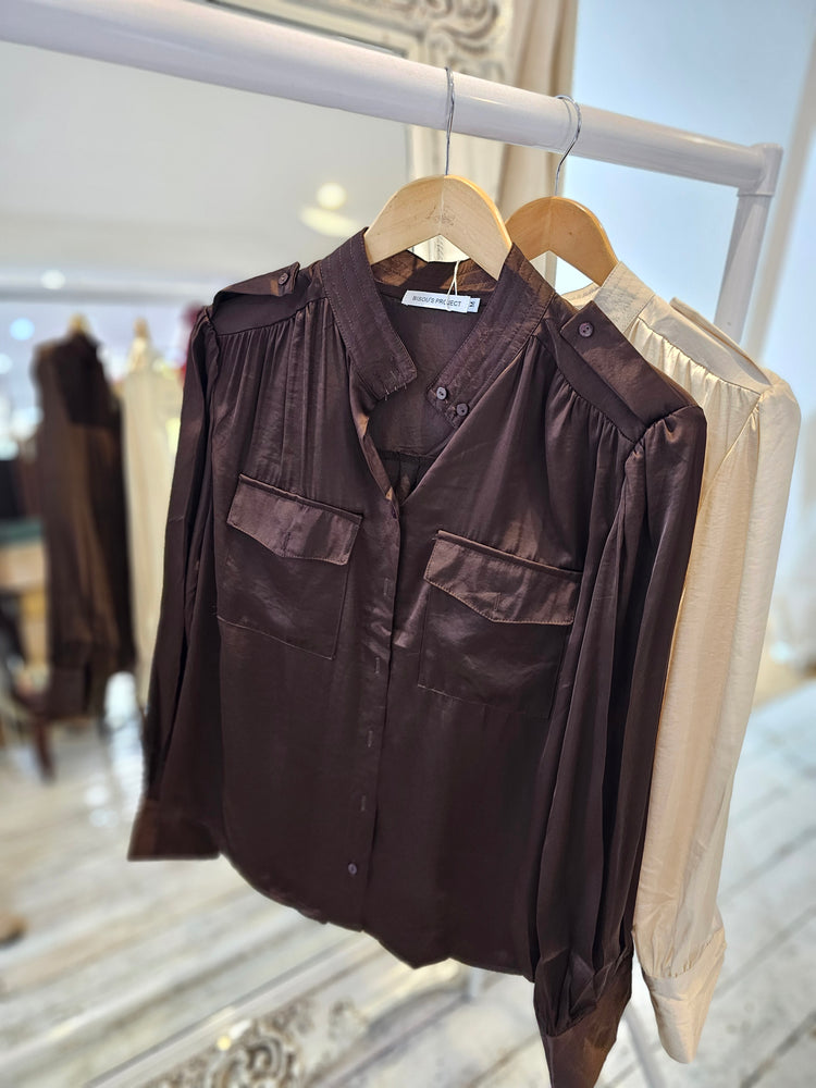 Verity two pocket silky blouse in chocolate
