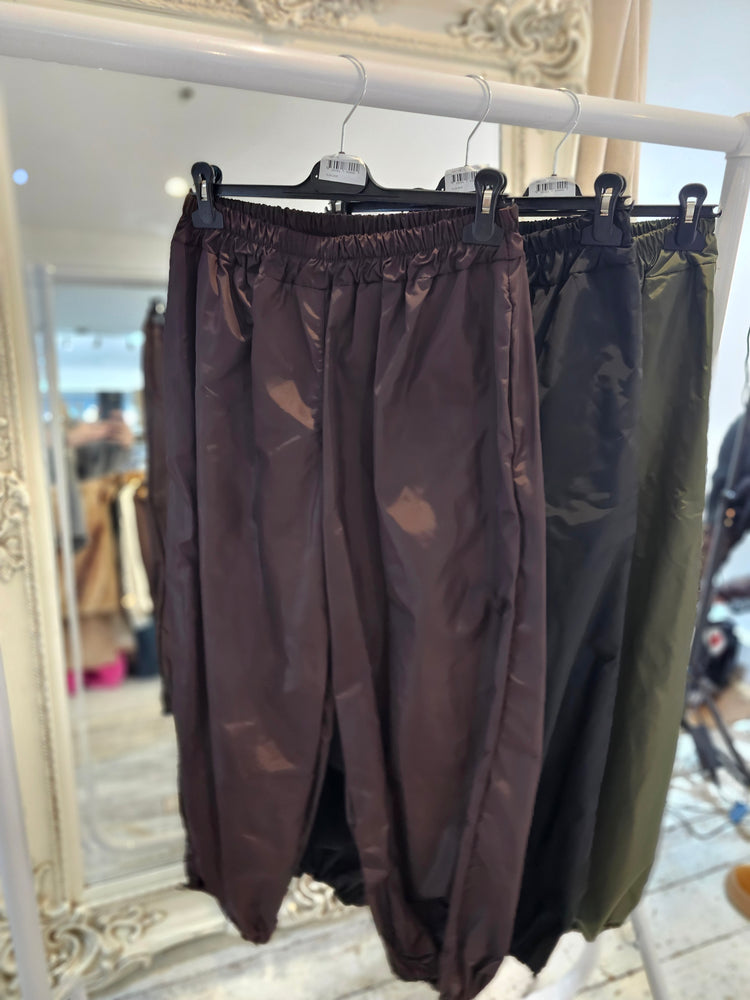 Zoe Two pocket rain joggers in chocolate