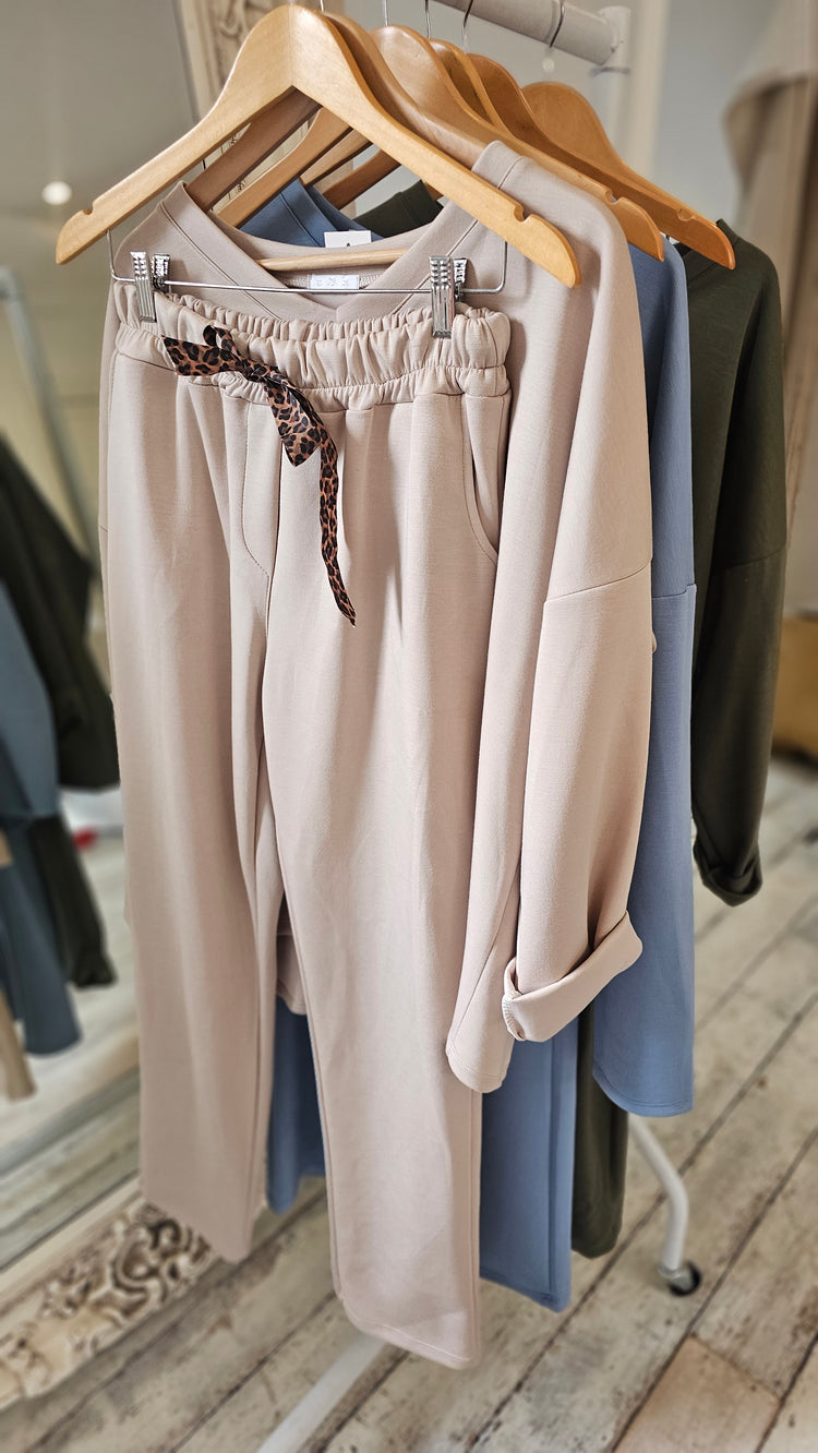 Billie leopard tie v neck two piece in beige