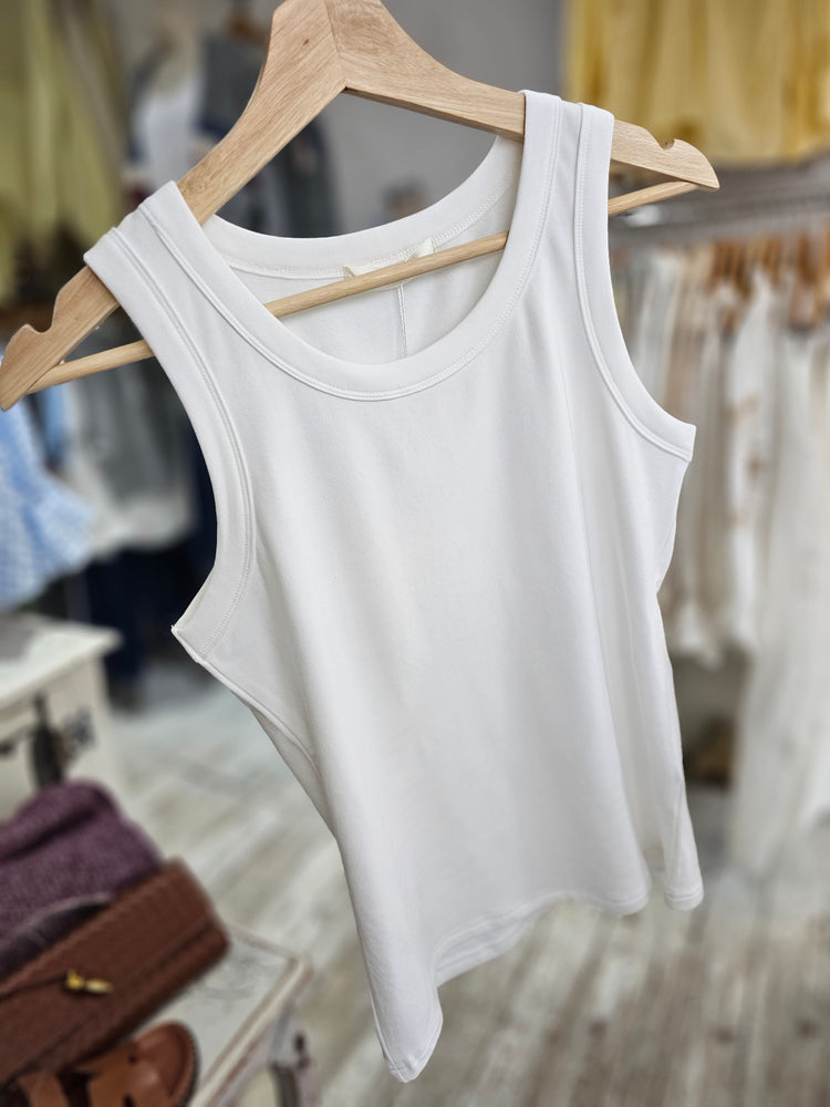 Tammy vest in white