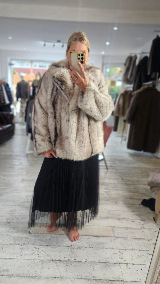 JENNIFER VINTAGE STYLE CHUNKY FAUX FUR JACKET IN GREY