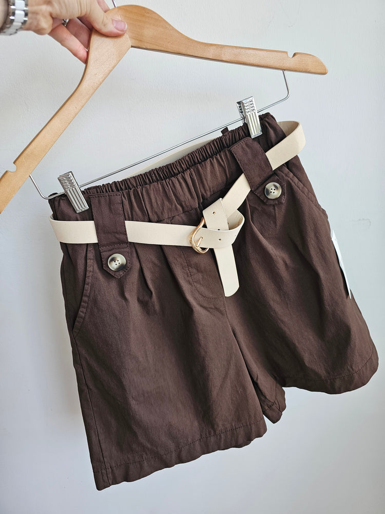 Indie Elasticated waist shorts in CHOCOLATE