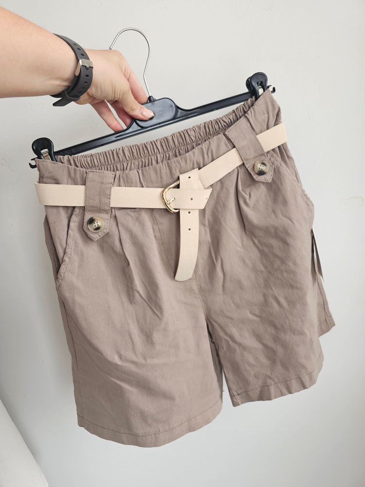 Indie Elasticated waist shorts in mocha