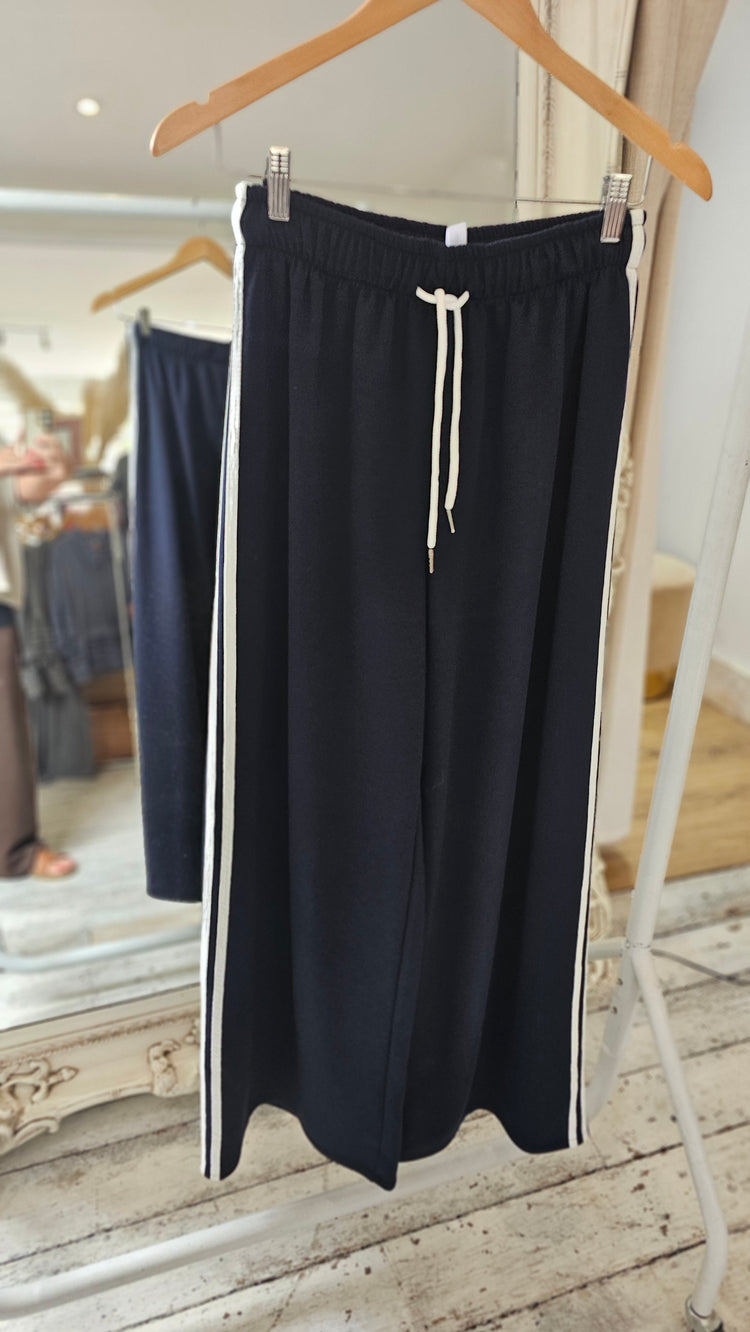 STELLA SIDE STRIPE WIDE LEG TROUSERS IN NAVY