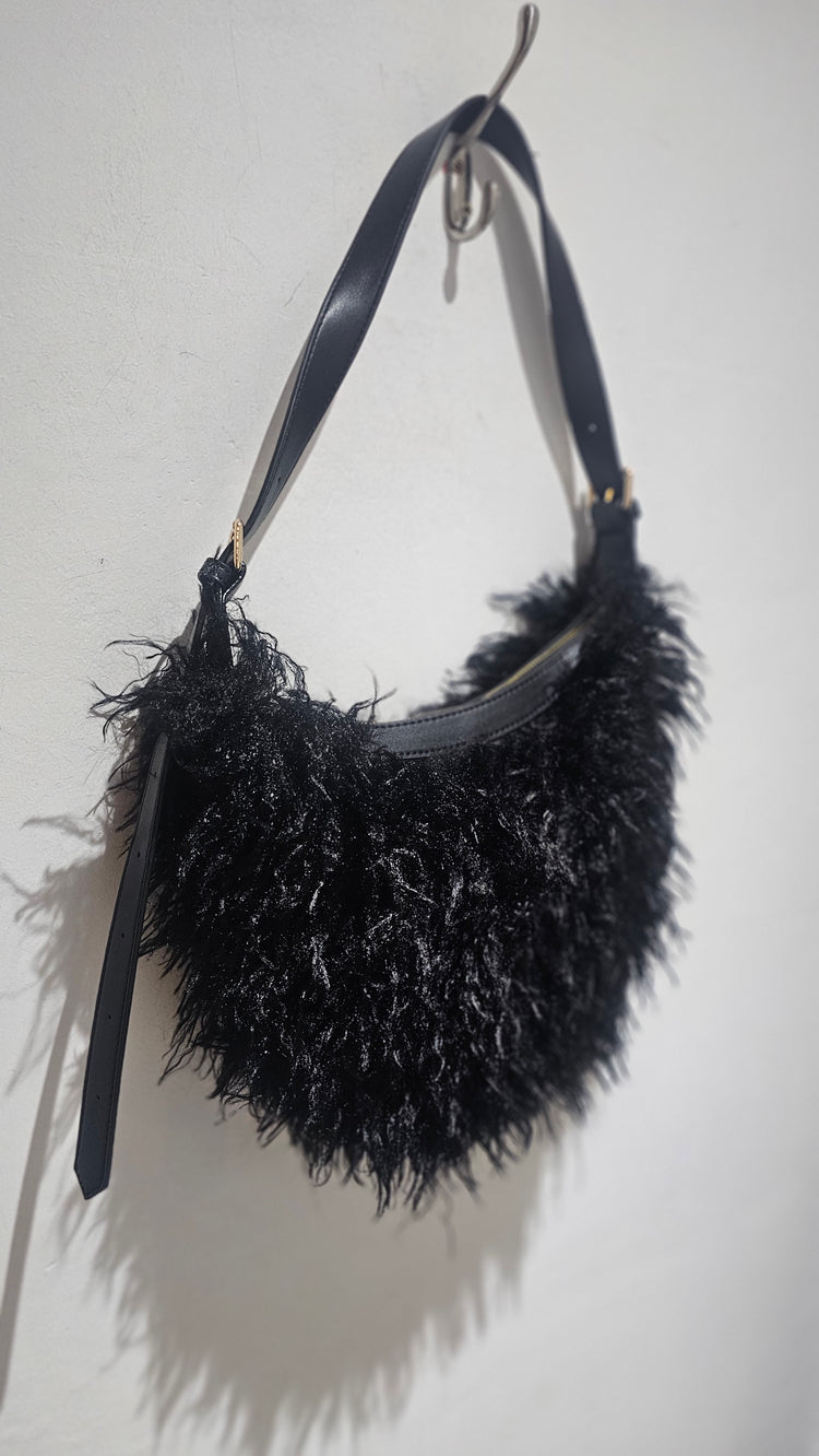 Tia Fluffy bag in black