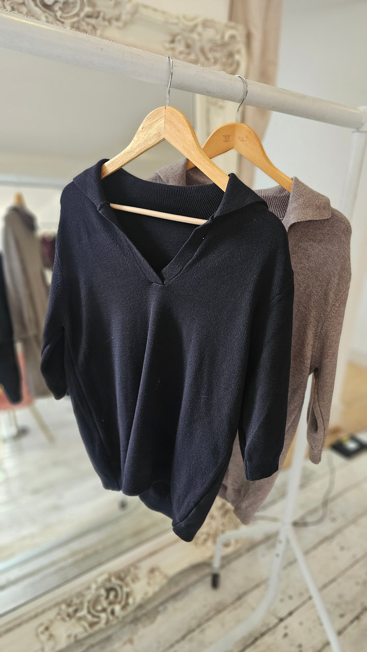 Hailey Collared V-neck light knit jumper black