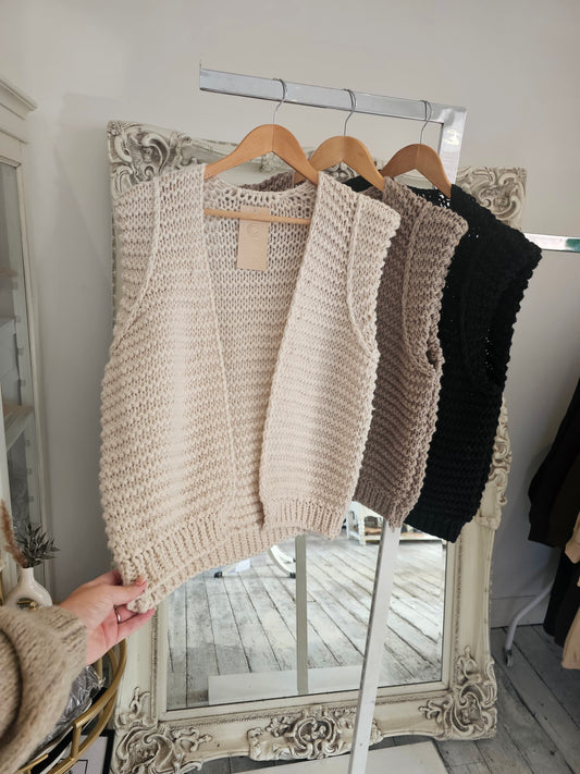 Sleeveless Knitted Cropped Cardigan