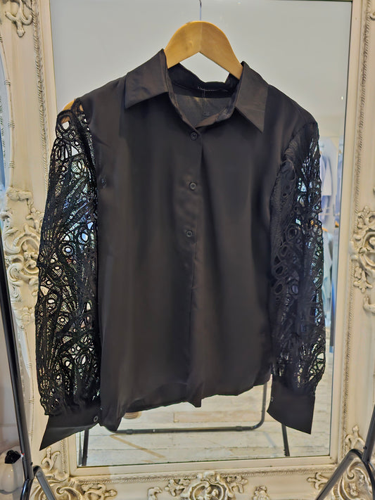 Crochet sleeve blouse in black