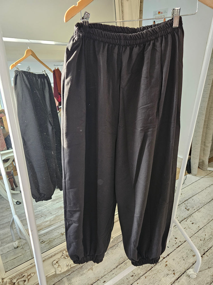 Blake Balloon fit joggers in black