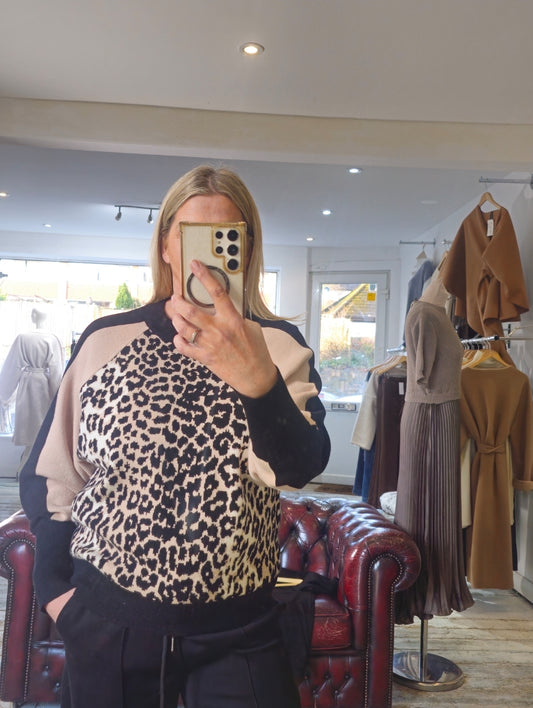 Leopard Print Raglan Sleeve Jumper in camel