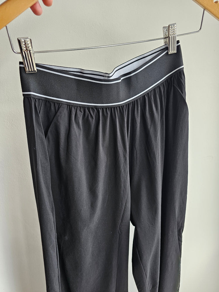 HARLOW WIDE LEG BANDED WAIST TROUSERS IN BLACK