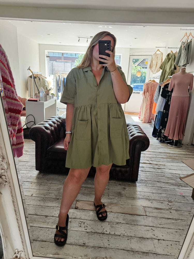 STELLA SHORT SLEEVE SMOCK SHIRT DRESS IN KHAKI GREEN