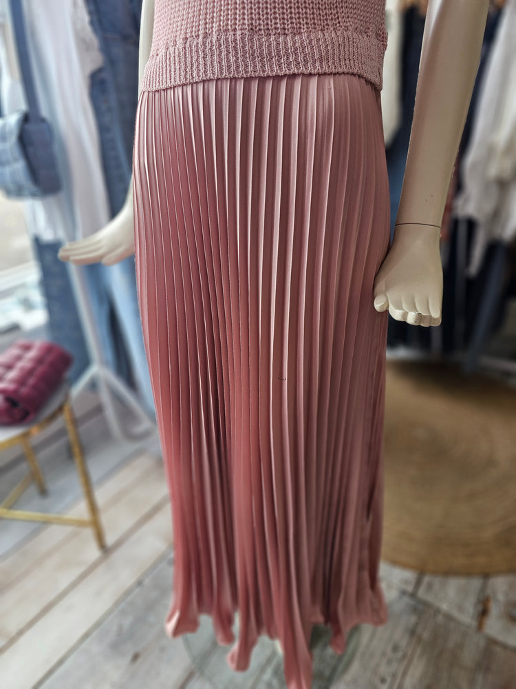 Willow short sleeve light knit and pleated shirt dress in dusky pink