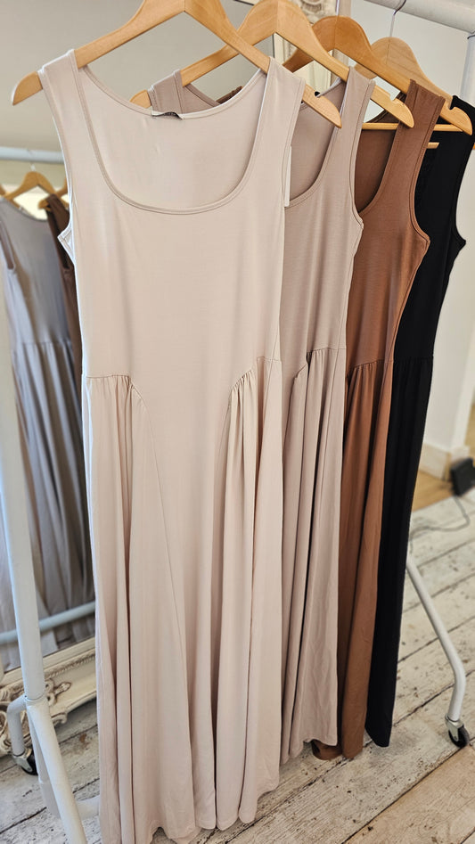 Amber Ruched Contour Maxi Dress in Mocha
