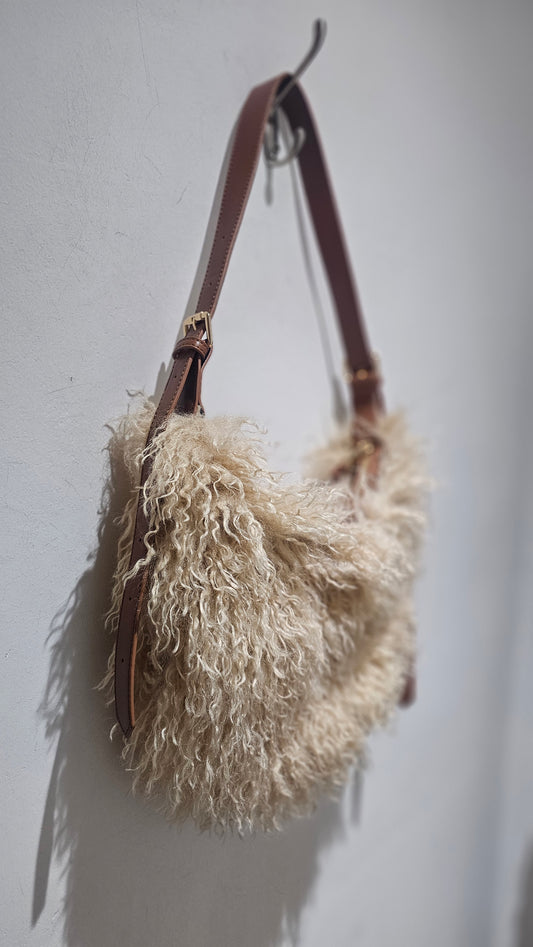 Tia Fluffy bag in beige