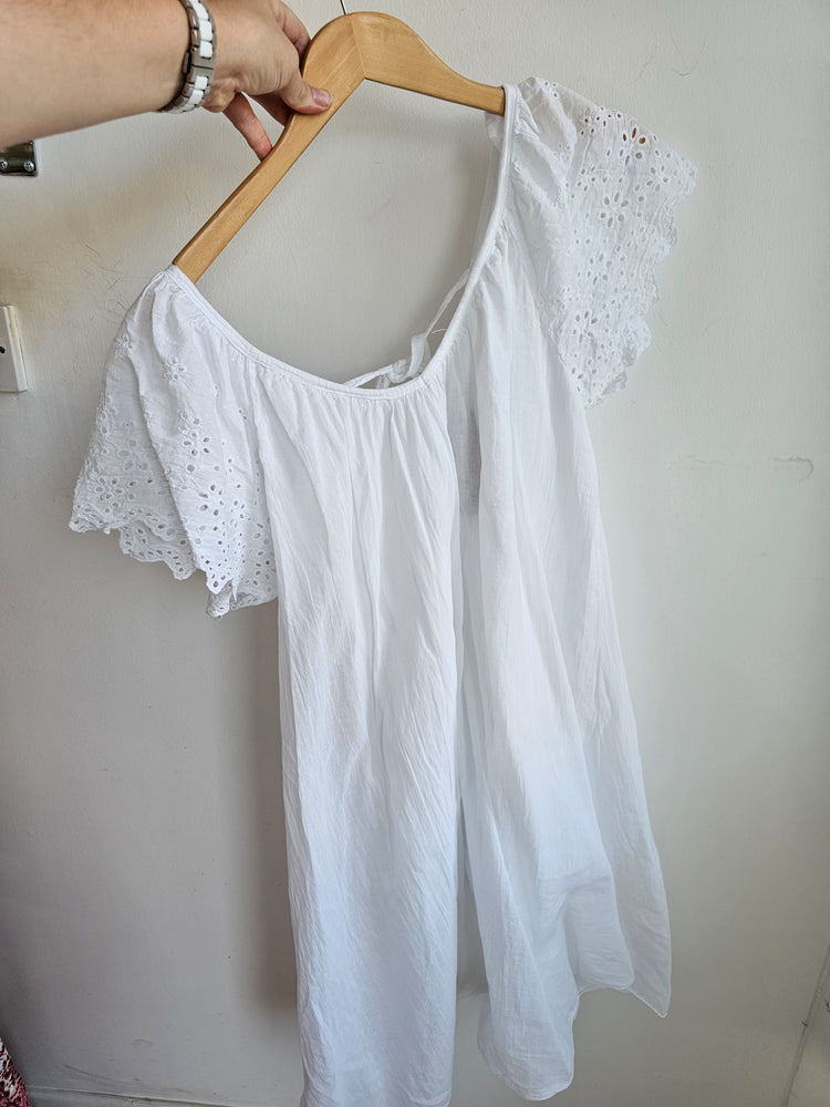 Broderie ANGLAISE sleeve dress in white