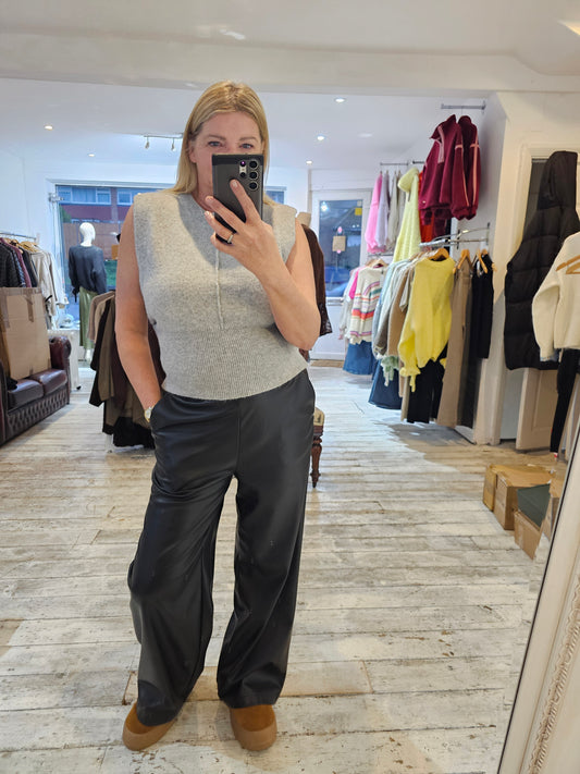 Pandora Structured Sleeveless ribbed knit top in grey