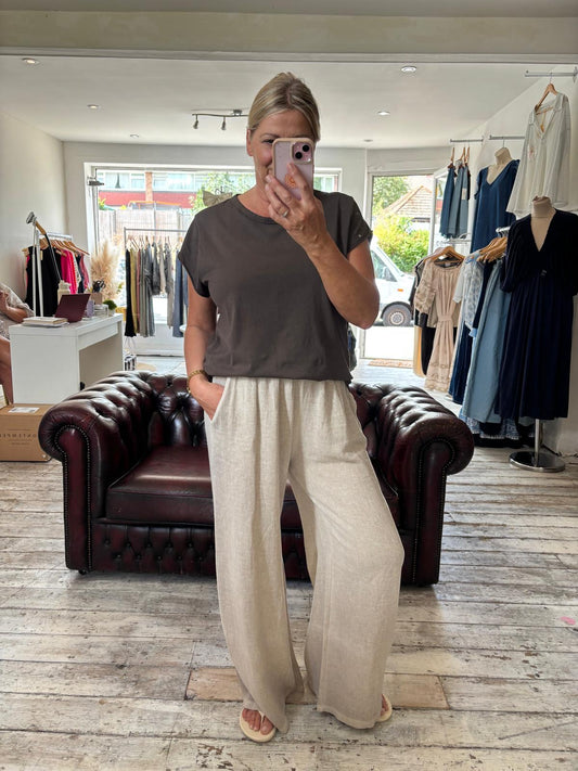 STELLA CAP SLEEVE ROLLED EDGE TOP IN Chocolate