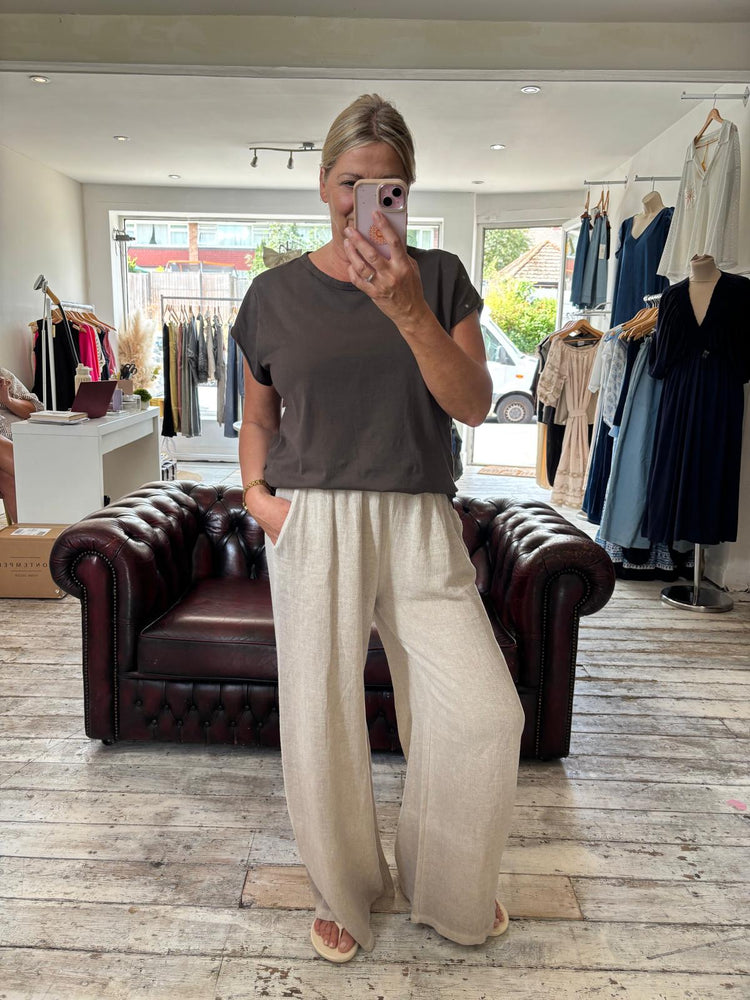 STELLA CAP SLEEVE ROLLED EDGE TOP IN Chocolate