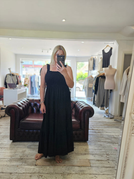 LEAH SHIRRED CHEST MAXI DRESS IN BLACK