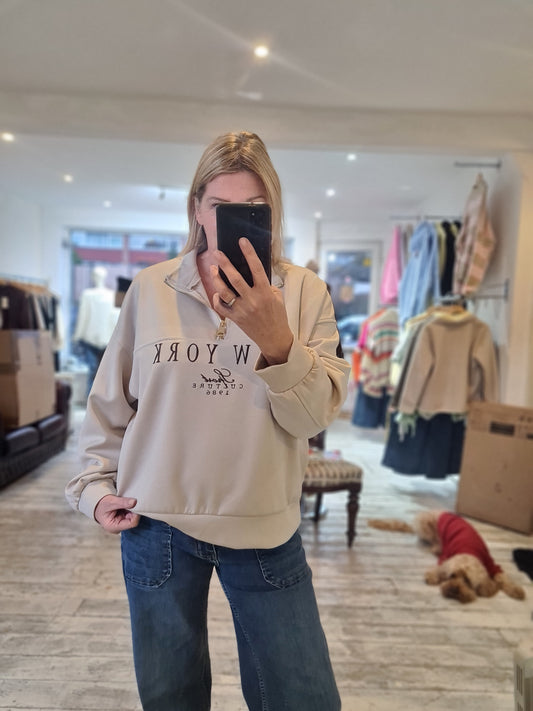 NEW YORK EMBROIDERY ZIP UP SWEATSHIRT IN BEIGE