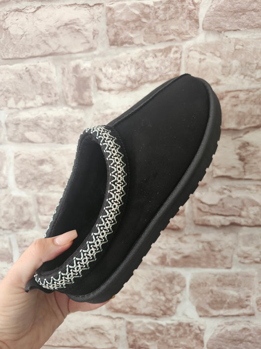 Yasman slippers in black
