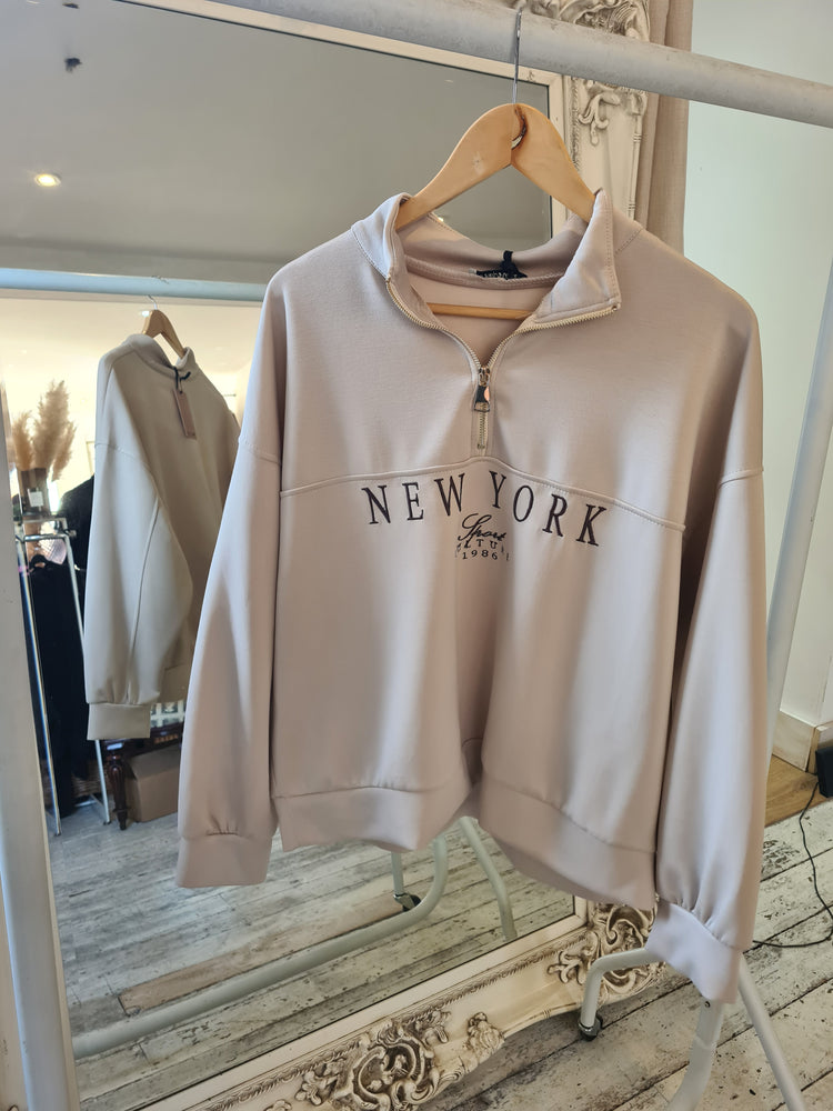 NEW YORK EMBROIDERY ZIP UP SWEATSHIRT IN BEIGE