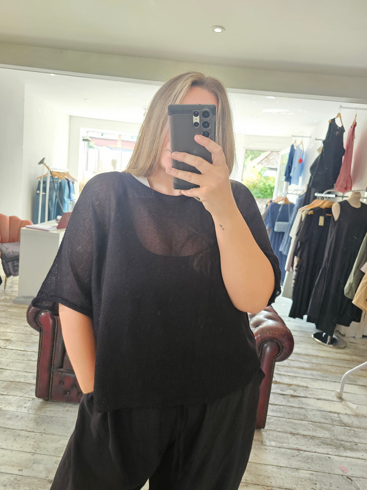 Bonnie lightweight layering knit in black