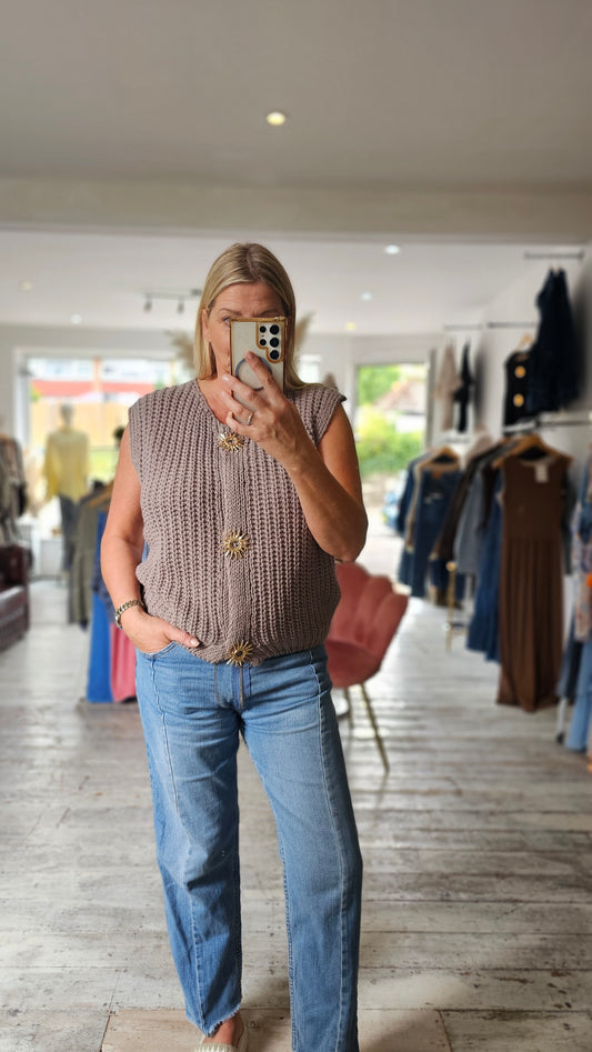 Sofia Brooch detailed knitted waistcoat in mocha