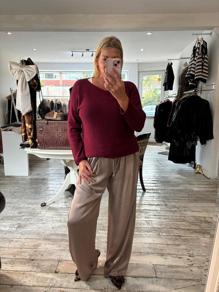 Super soft classic scoop knit in merlot
