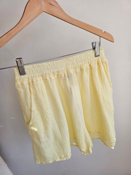 Daisy cheesecloth shorts in lemon