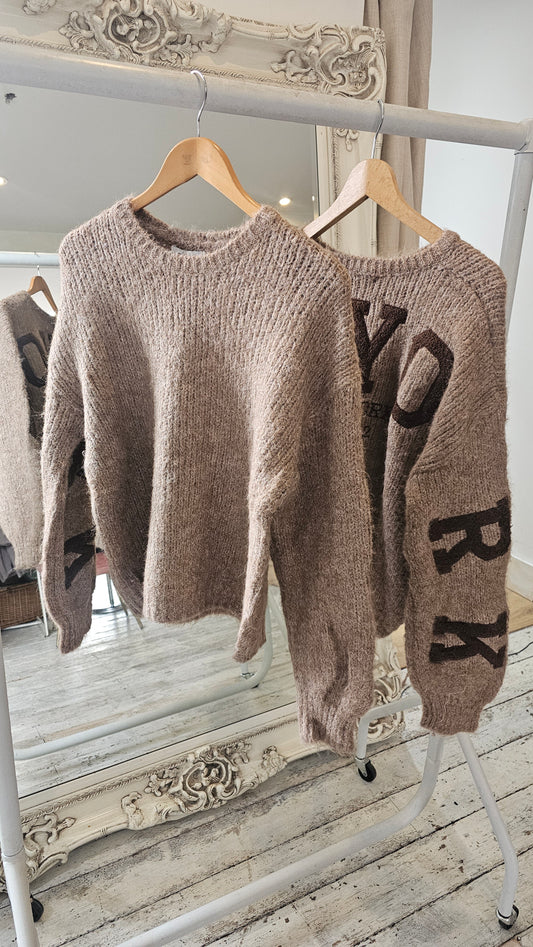 NEW YORK KNIT JUMPER IN MOCHA