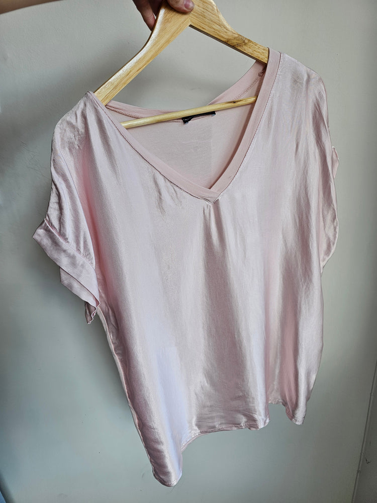 Jessi V Neck Satin Feel t-shirt in blush pink