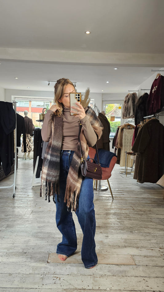 CLASSIC CHECK TASSEL KNIT SCARF IN CHOCOLATE