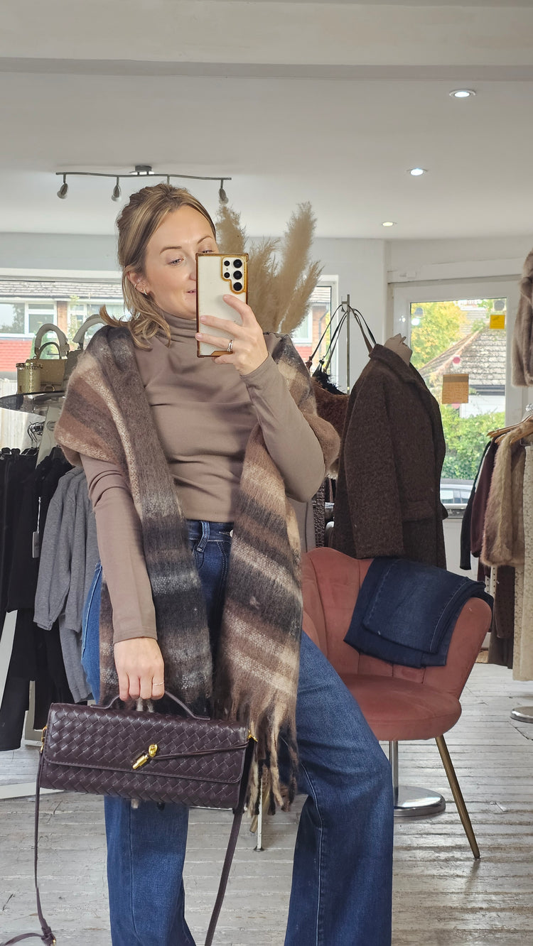 CLASSIC CHECK TASSEL KNIT SCARF IN CHOCOLATE