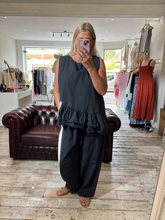 Bonnie cotton frill bottom top in black