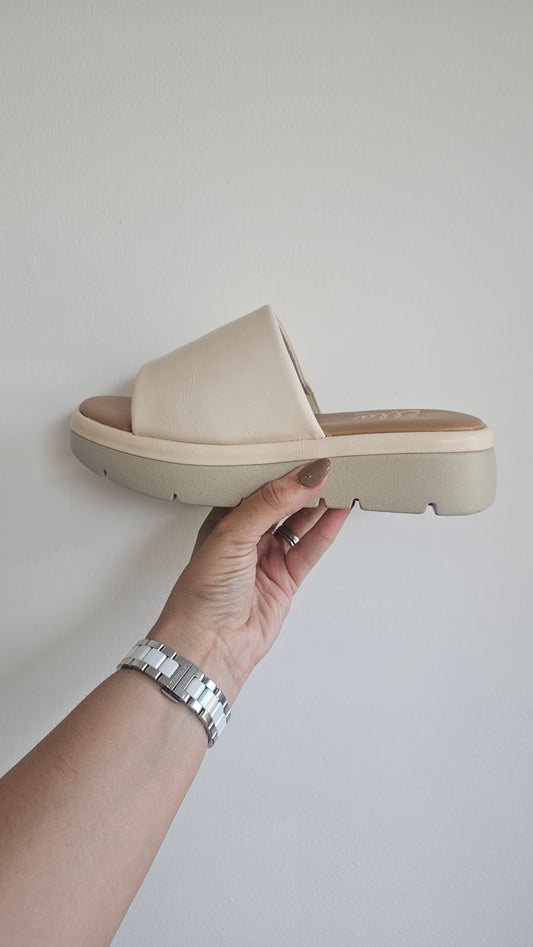 MAYA WEDGE MULE SANDALS IN NUDE