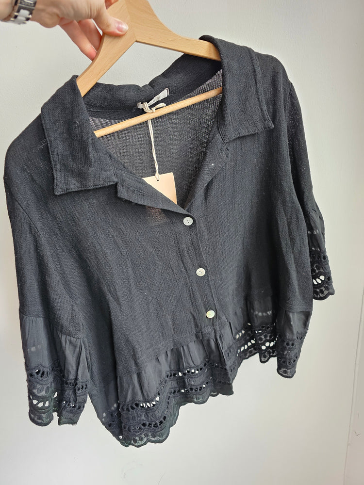LILY LINEN BLEND ANGLAISE HEM SHIRT IN BLACK