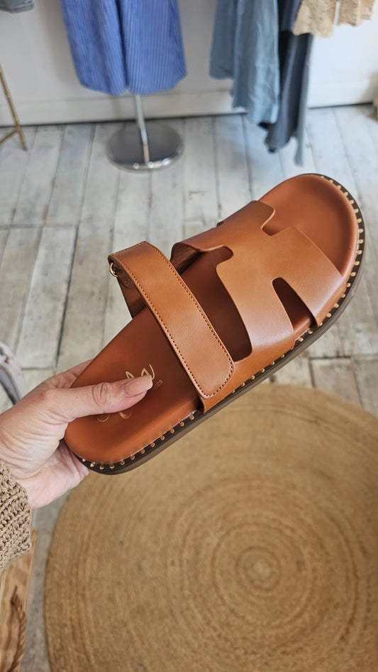 HATTIE SANDALS IN TAN