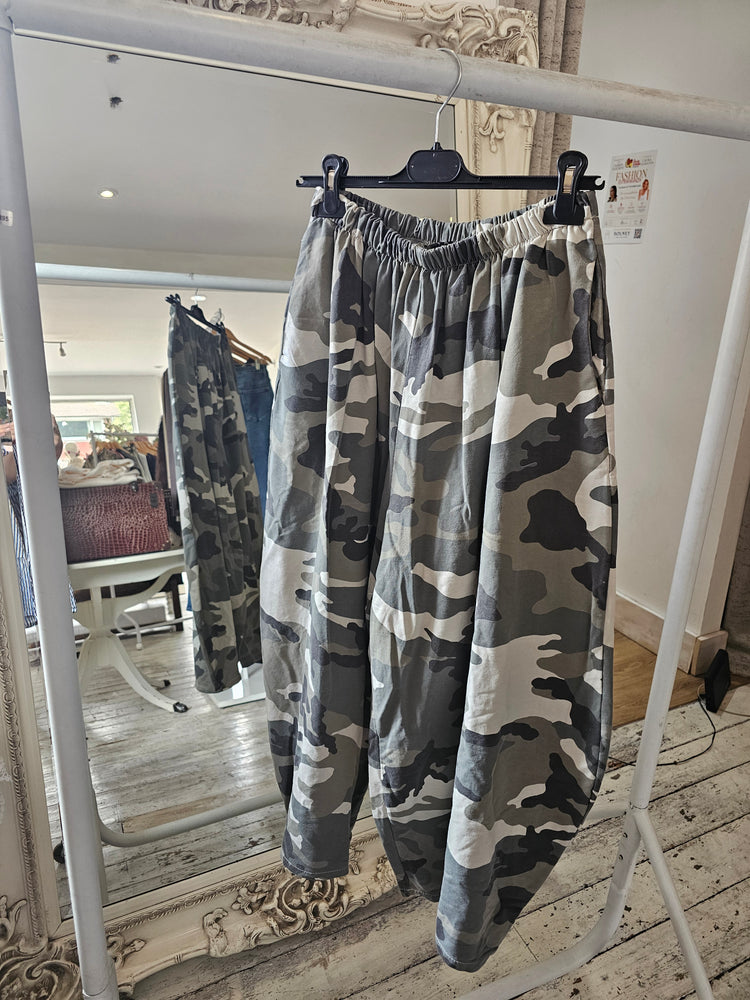 Camo Print Cocoon Pants