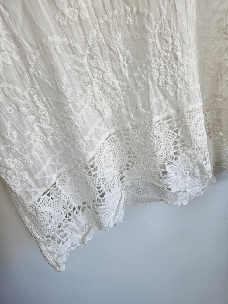 Embroidered detail crochet hem top in white