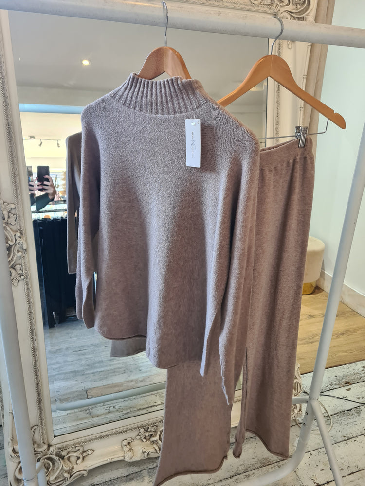 Winnie Soft Ribbed Cuff Two Piece in mocha