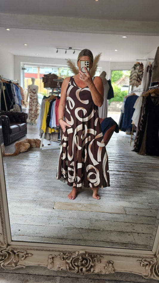 Mia Patterned maxi dress in chocolate