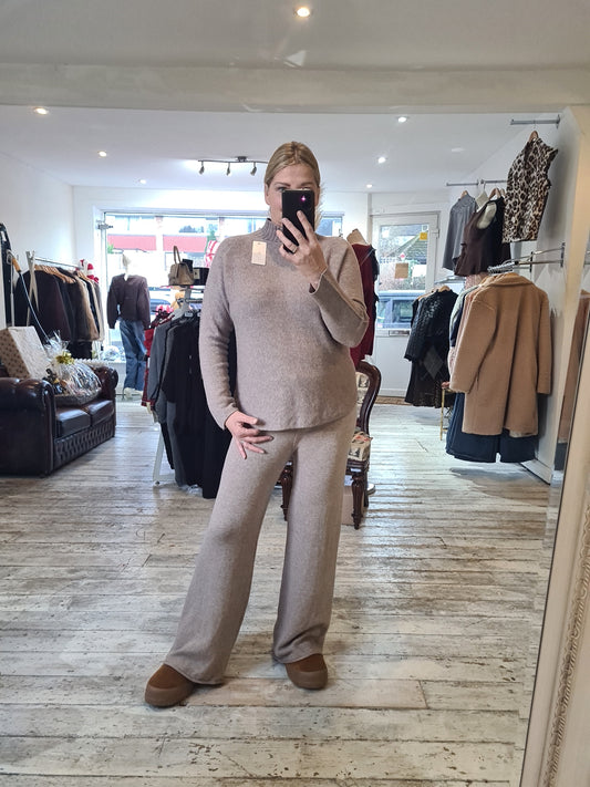 Winnie Soft Ribbed Cuff Two Piece in mocha