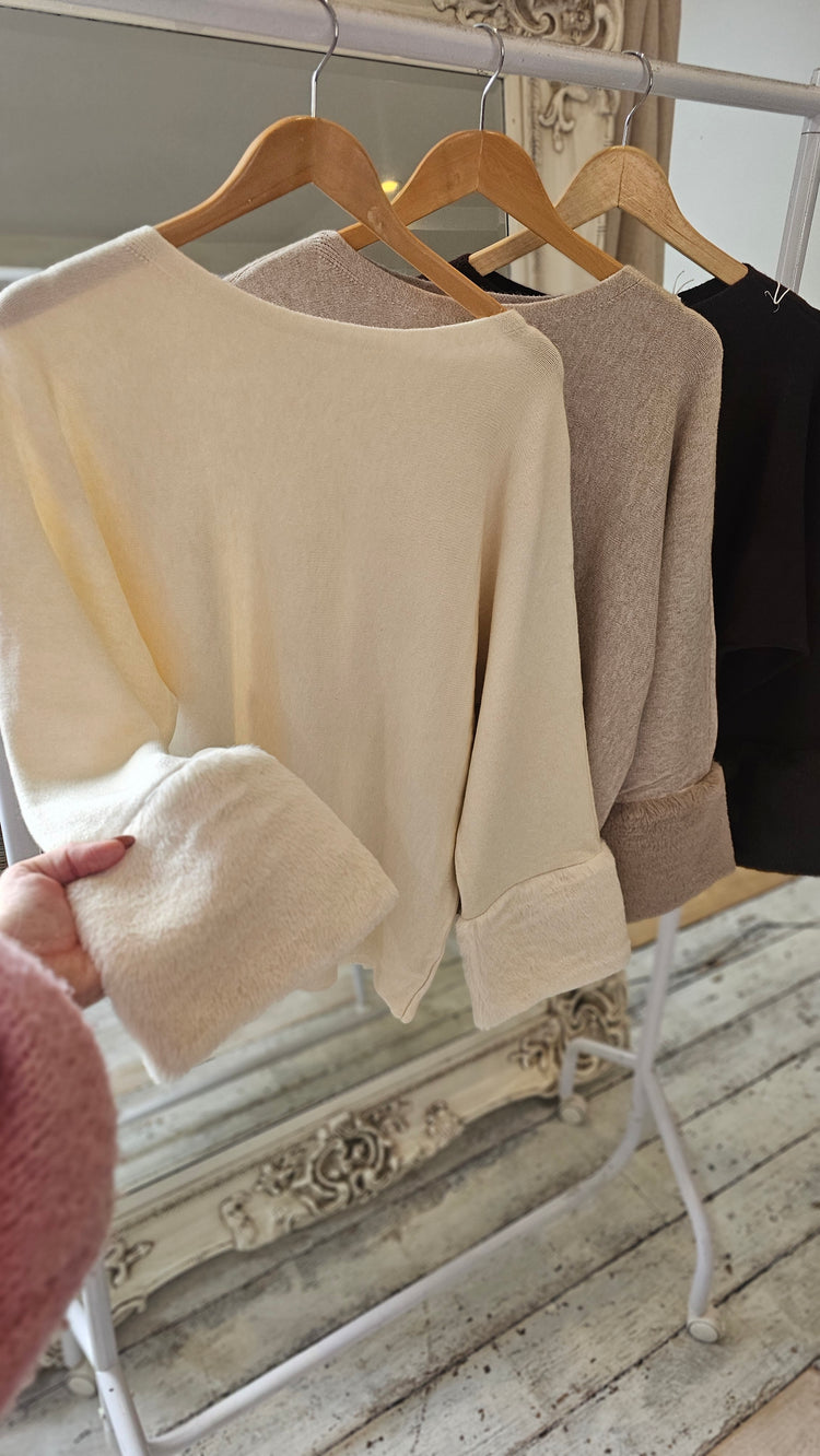 Daphne Faux Fur Sleeve Jumper in Cream